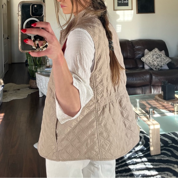 Two-toned Reversible Vest - Picture 3 of 6